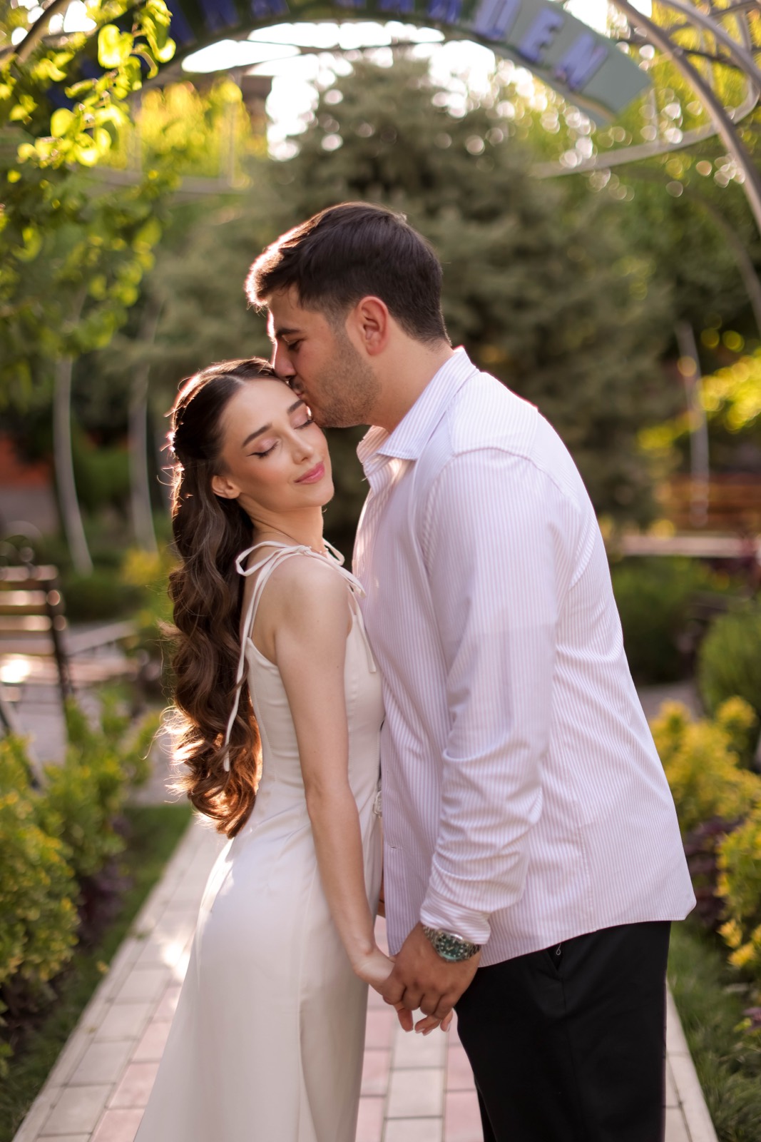 Manuk & Anahit — 2