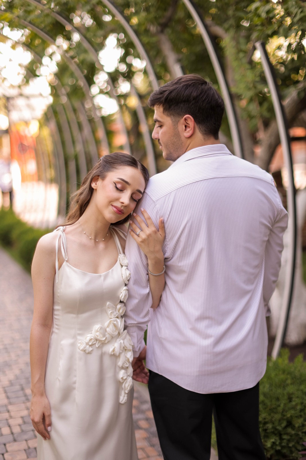 Manuk & Anahit — 4